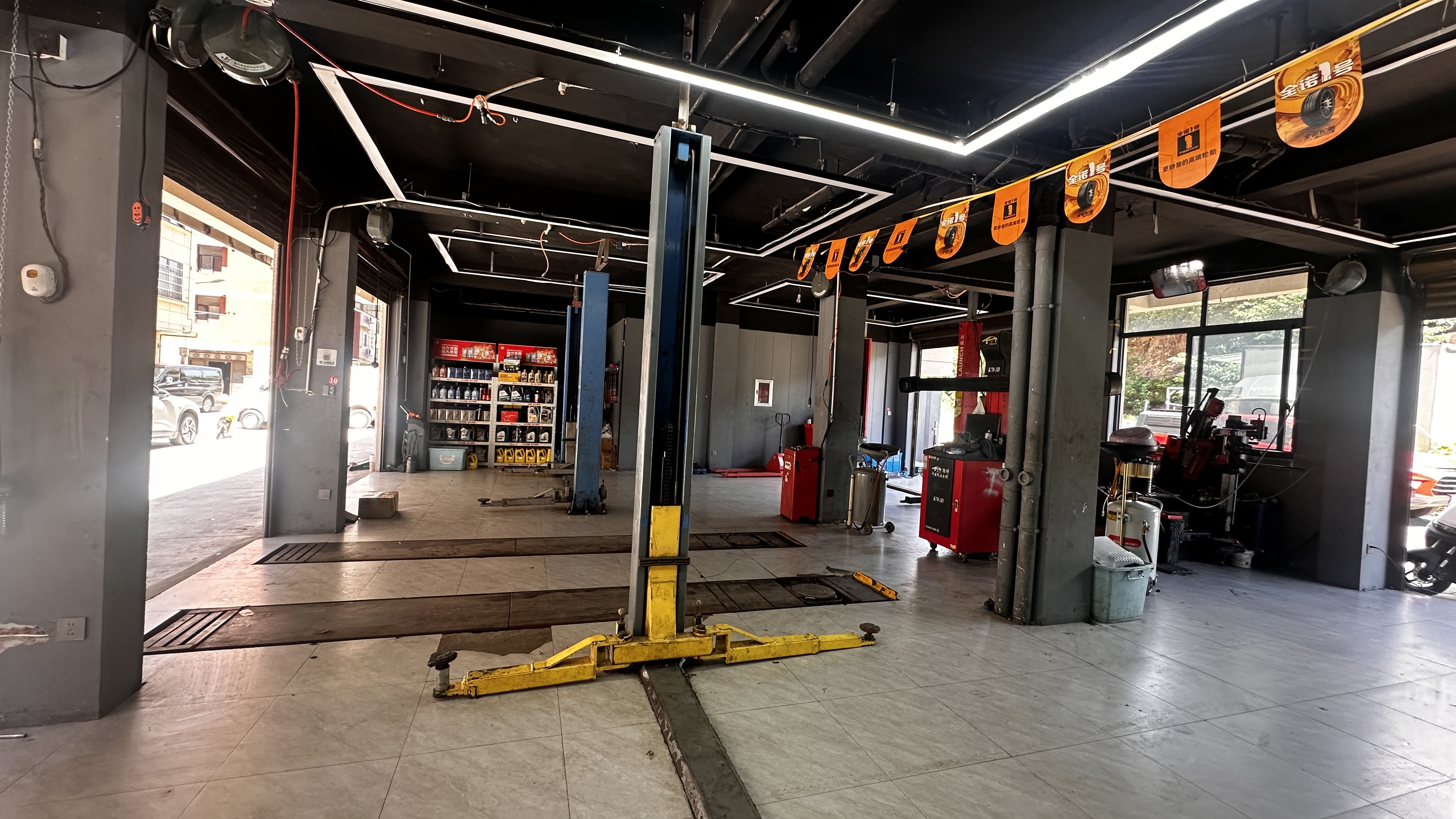 绿修邦新能源汽车专修连锁(金华店)实拍：13