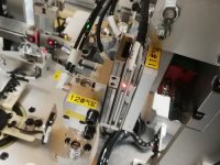 120汽车冷凝器减压板自动铆接机-2-
