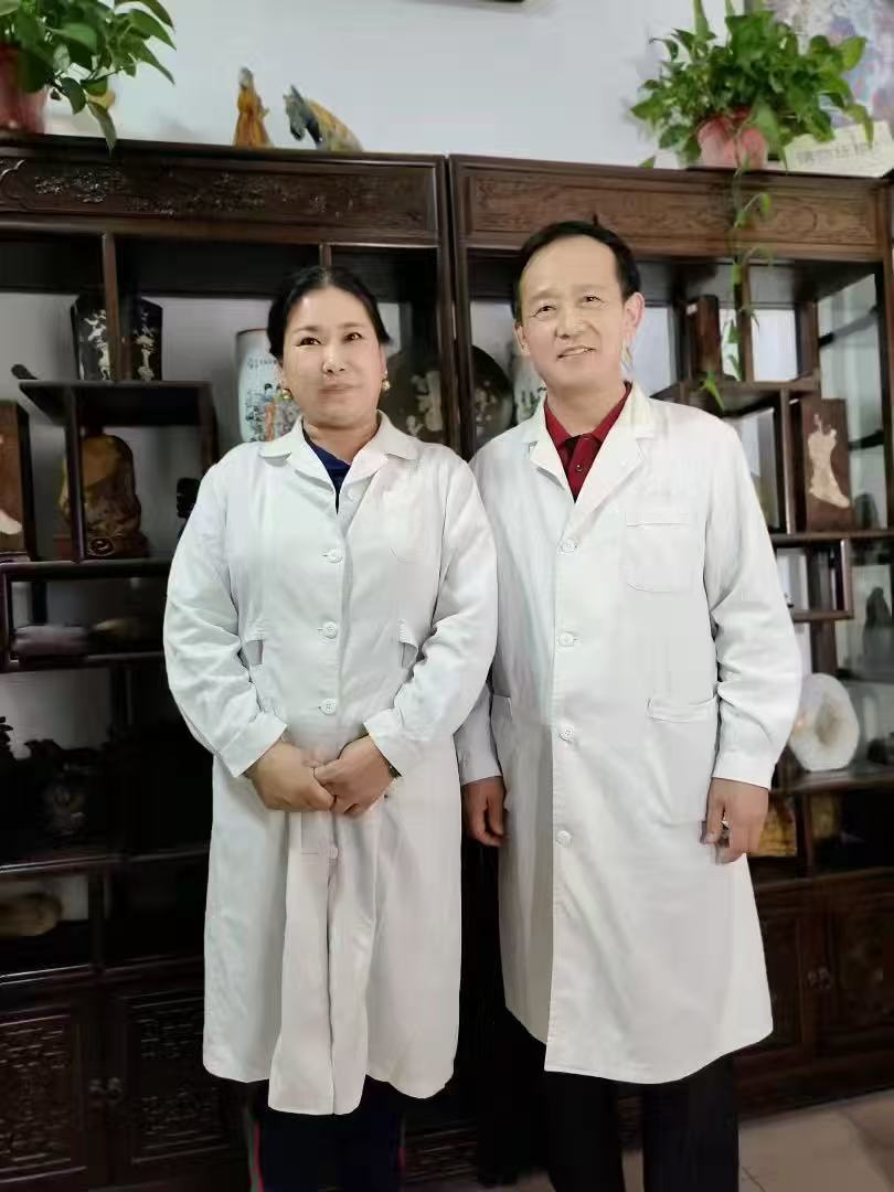 王文利董事长跟王耀堂的照片
