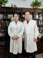 王文利董事长跟王耀堂的照片