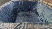 猪场污水池土工膜施工现场实拍图.
