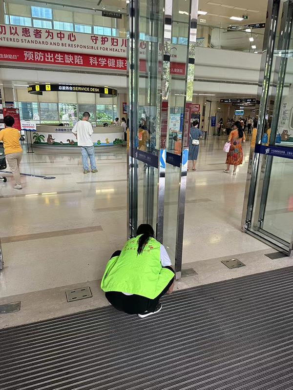 11锦江区妇幼保健院保洁4