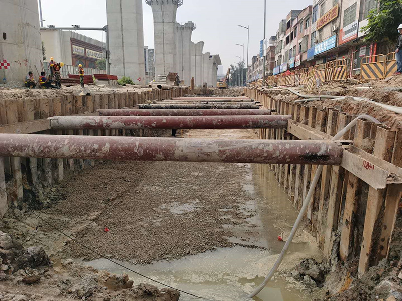 新新公路箱涵钢板桩施工-5