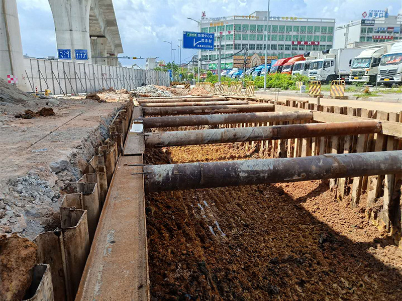 新新公路箱涵钢板桩施工-8